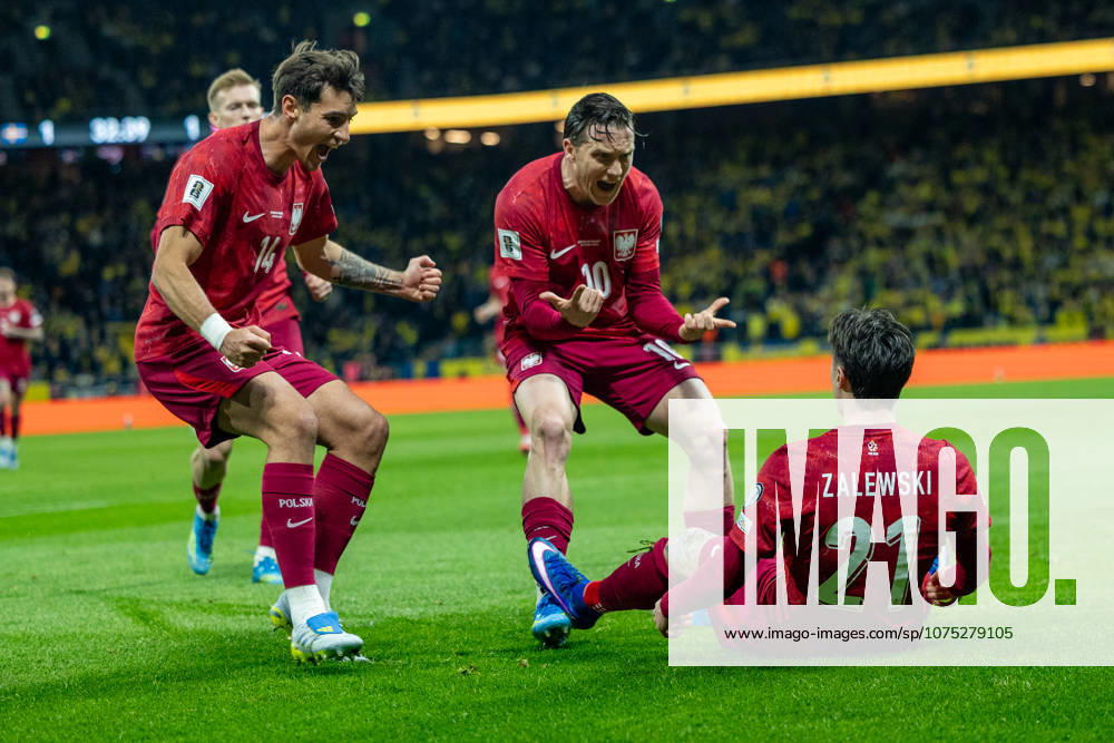 Nicola Zalewski celebrating with Jakub Kaminski, Karol Swiderski, Piotr Zielinski and Jakub Kiwior during World Cup 2026 european play off final game between national teams of Poland and Sweden (Maciej Rogowski Ball Raw Images) Solna Strawberry Arena Sweden