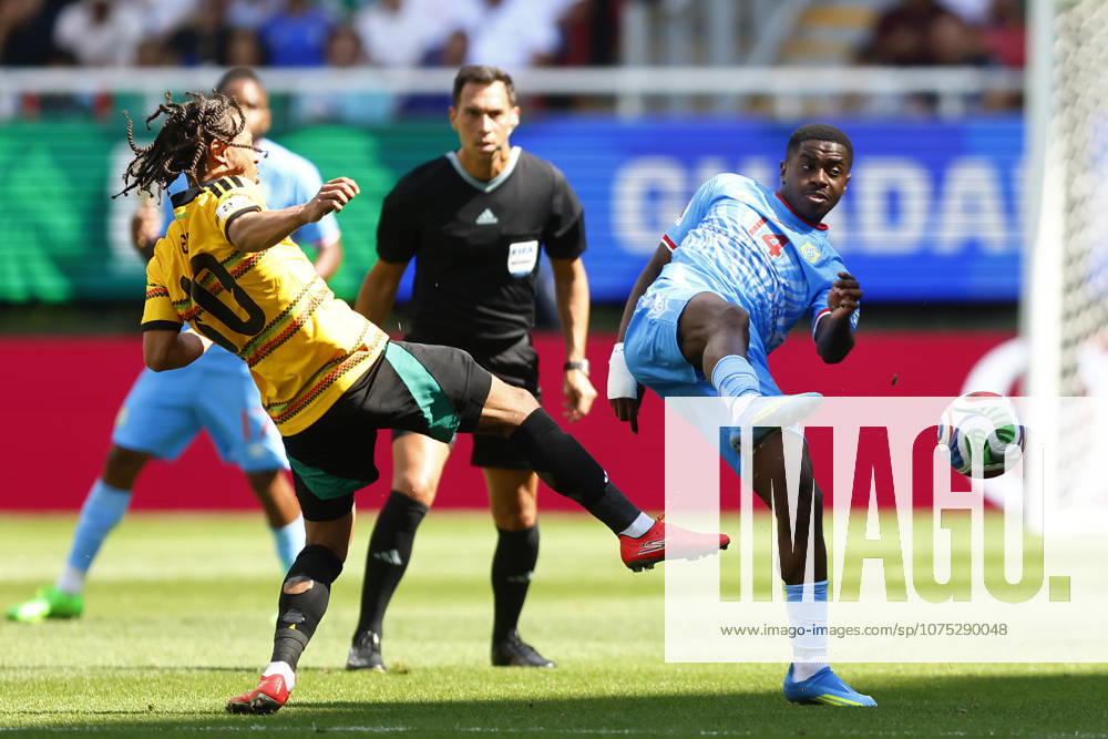 RD Congo v Jamaica - 2026 FIFA World Cup, WM, Weltmeisterschaft, Fussball Qualifying ZAPOPAN, MEXICO- MARCH 31: Noah Sadiki (R) of RD Congo fights for the ball with Bobby De Cordova-Reid (L) of Jamaica during a World Cup 2026 playoff qualifying football match between RD Congo and Jamaica, at the Guadalajara Stadium in Zapopan, Mexico on March 31, 2026. Stringer Anadolu Zapopan Mexico. Editorial use only. Please get in touch for any other usage.