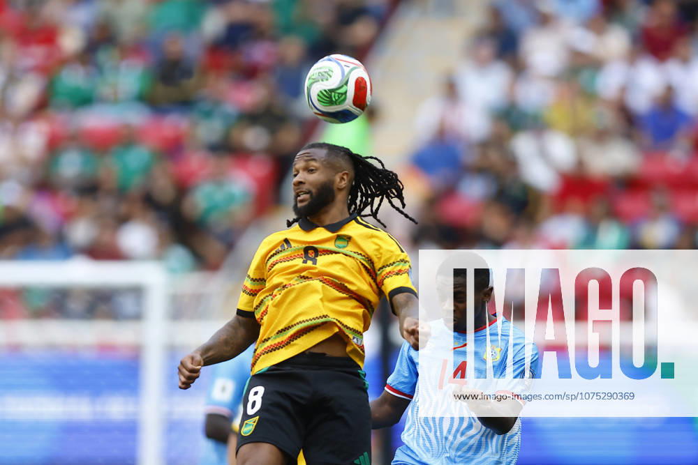 RD Congo v Jamaica - 2026 FIFA World Cup, WM, Weltmeisterschaft, Fussball Qualifying ZAPOPAN, MEXICO - MARCH 31: Noah Sadiki (R) of RD Congo fights for the ball with Kasey Palmer (L) of Jamaica during a World Cup 2026 playoff qualifying football match between RD Congo and Jamaica, at the Guadalajara Stadium in Zapopan, Mexico on March 31, 2026. Stringer Anadolu Zapopan Mexico. Editorial use only. Please get in touch for any other usage.