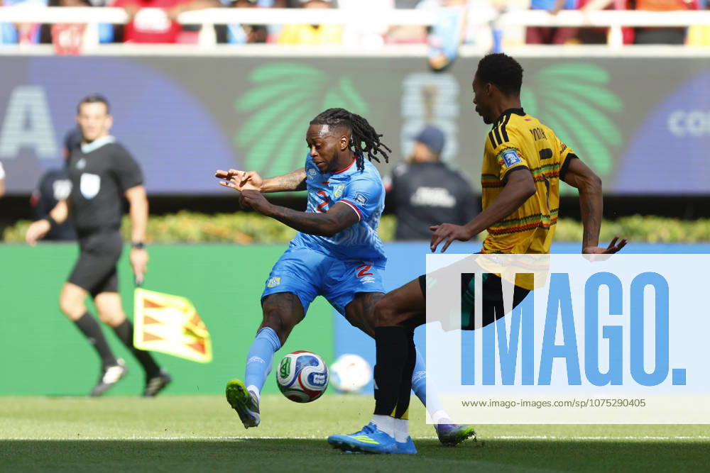 RD Congo v Jamaica - 2026 FIFA World Cup, WM, Weltmeisterschaft, Fussball Qualifying ZAPOPAN, MEXICO - MARCH 31: Aaron Wan-Bissaka (L) of RD Congo fights for the ball with Ethan Pinnock (R) of Jamaica during a World Cup 2026 playoff qualifying football match between RD Congo and Jamaica, at the Guadalajara Stadium in Zapopan, Mexico on March 31, 2026. Stringer Anadolu Zapopan Mexico. Editorial use only. Please get in touch for any other usage.
