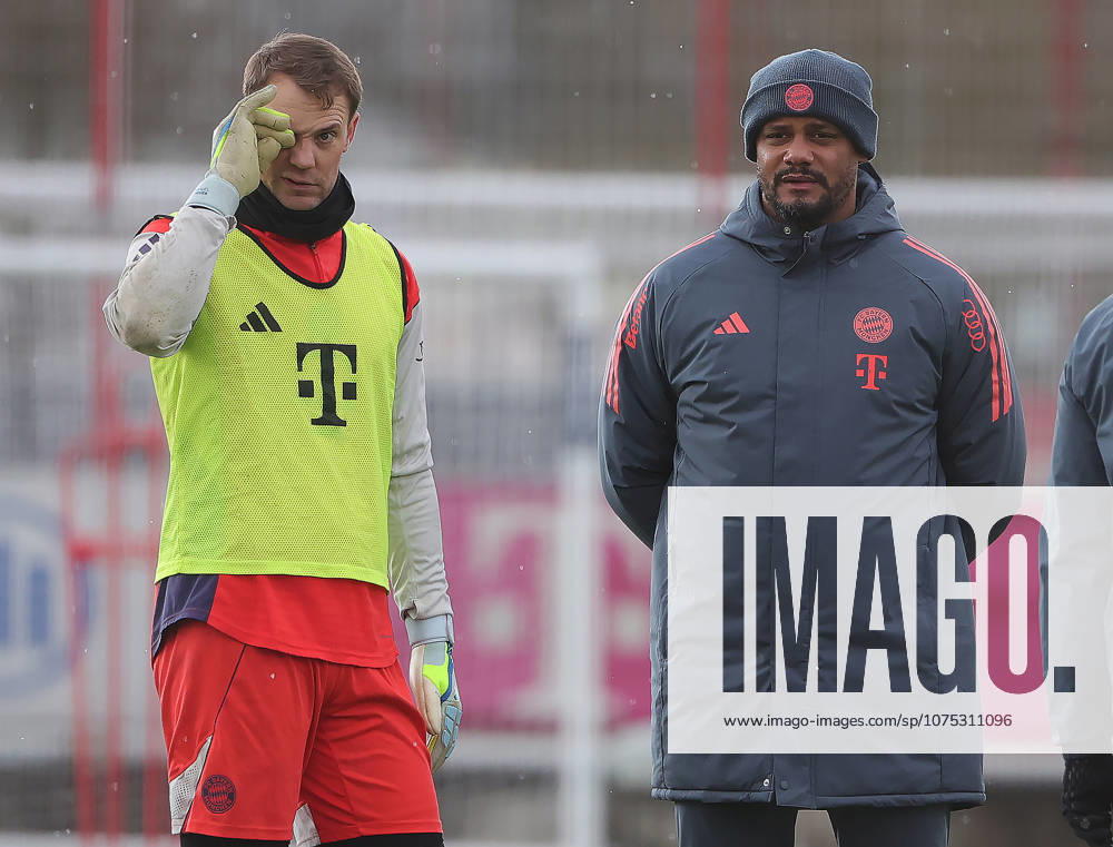 FC Bayern Training, Saebenerstrasse Muenchen, Soccer Sport, in the picture Manuel Neuer FC Bayern Muenchen and Vincent Kompany FC Bayern Muenchen