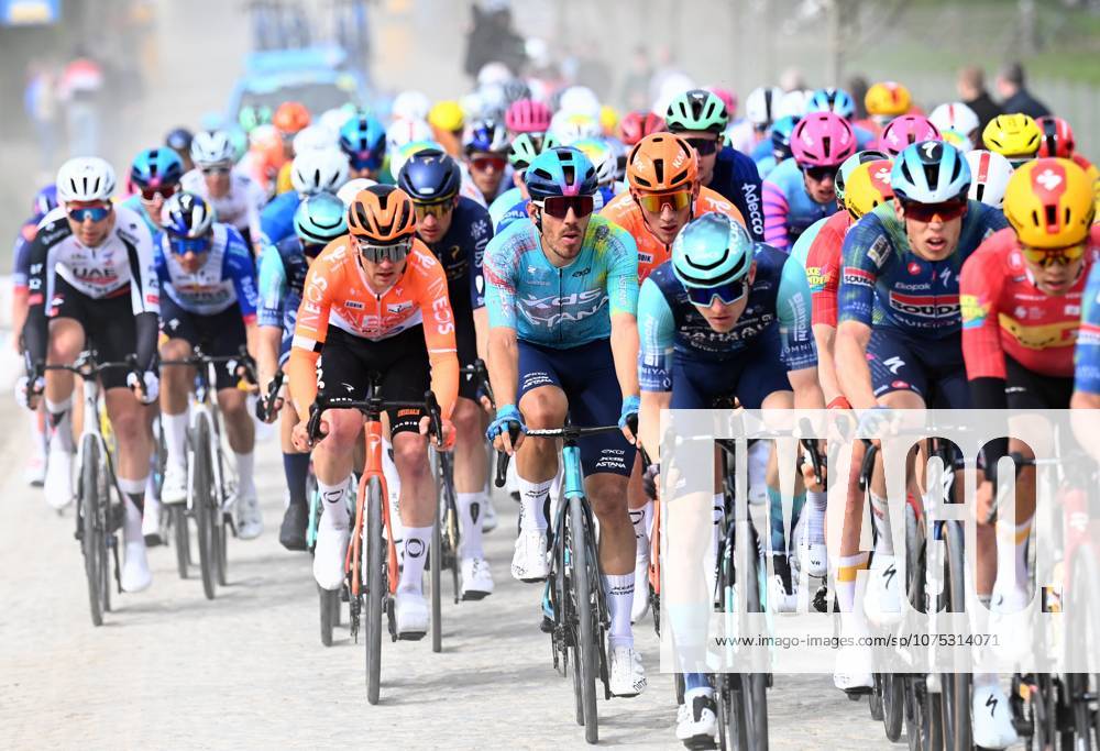 The pack of riders pictured in action during the men elite race of the Dwars Door Vlaanderen cycling event, 184,6km from Roeselare to Waregem, Wednesday 01 April 2026. POOLxTOMASxSISK x169504850x