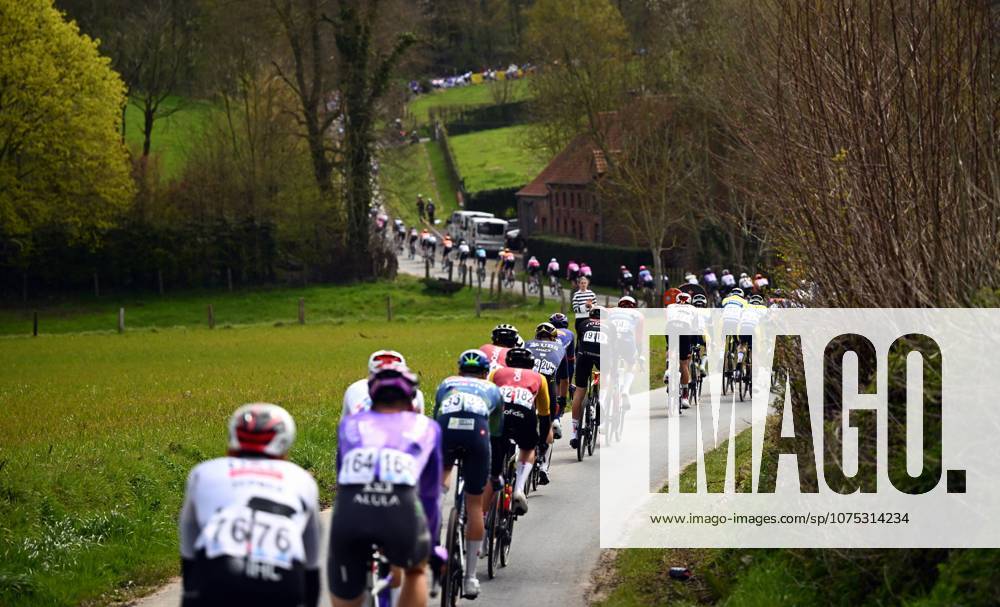The pack of riders pictured in action during the men elite race of the Dwars Door Vlaanderen cycling event, 184,6km from Roeselare to Waregem, Wednesday 01 April 2026. POOLxTOMASxSISK x169504973x