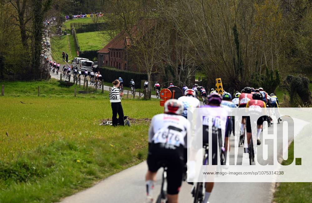 The pack of riders pictured in action during the men elite race of the Dwars Door Vlaanderen cycling event, 184,6km from Roeselare to Waregem, Wednesday 01 April 2026. POOLxTOMASxSISK x169505055x