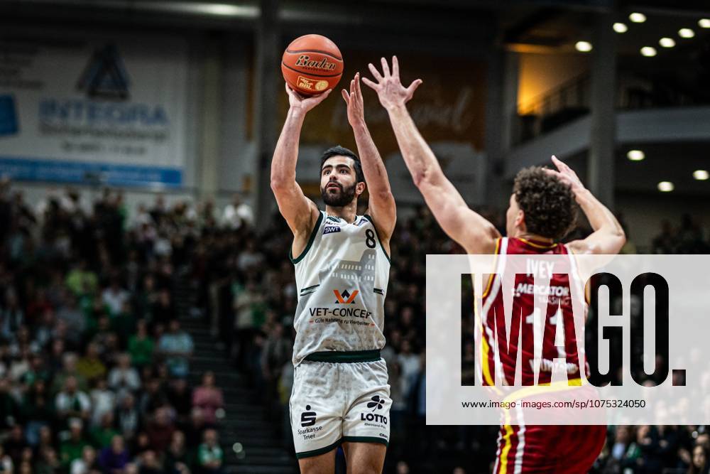 Behnam Yakhchali Gladiators Trier in duel with Brae Ivey Fitness First Wuerzburg Baskets , Vet Concept Gladiators Trier vs Fitness First Wuerzburg Baskets, Basketball, easyCredit BBL, Matchday 27, Season 2025 2026, 01 04 2026 Vet Concept Gladiators Trier vs Fitness First Wuerzburg Baskets, Basketball, easyCredit BBL, Matchday 27, Season 2025 2026