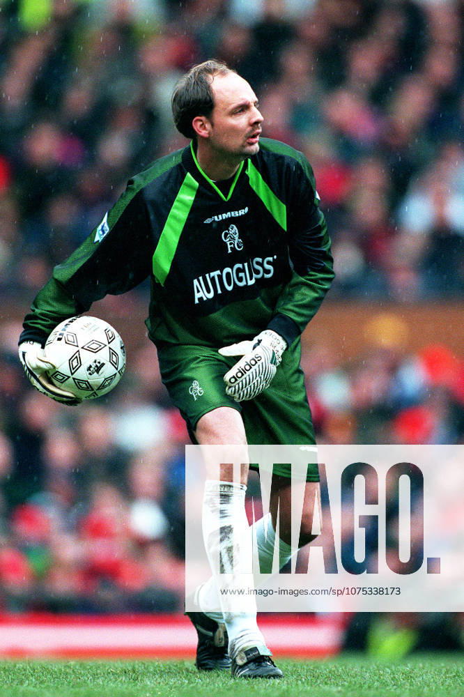 Manchester United, ManU V Chelsea, FA Cup Quarter-Final Ed De Goey of Chelsea on the ball during the FA Cup Quarter-Final match between Manchester United and Chelsea at Old Trafford on March 7, 1999 in Manchester, England. Manchester Old Trafford England United Kingdom