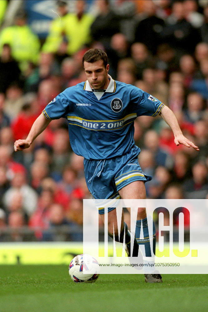 Manchester United, ManU V Everton, Premier League David Unsworth of Everton on the ball during the Premier League match between Manchester United and Everton at Old Trafford on March 21, 1999 in Manchester, England. Manchester Old Trafford England United Kingdom