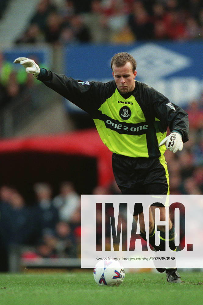 Manchester United, ManU V Everton, Premier League Thomas Myhre of Everton kicking during the Premier League match between Manchester United and Everton at Old Trafford on March 21, 1999 in Manchester, England. Manchester Old Trafford England United Kingdom
