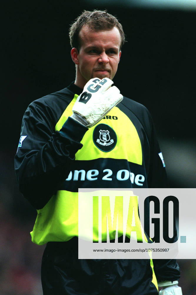 Manchester United, ManU V Everton, Premier League Thomas Myhre of Everton in action during the Premier League match between Manchester United and Everton at Old Trafford on March 21, 1999 in Manchester, England. Manchester Old Trafford England United Kingdom
