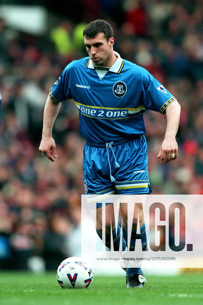 Manchester United, ManU V Everton, Premier League David Unsworth of Everton on the ball during the Premier League match between Manchester United and Everton at Old Trafford on March 21, 1999 in Manchester, England. Manchester Old Trafford England United Kingdom