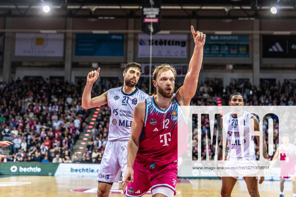 Melvin Jostmann Telekom Baskets Bonn, 12 is happy about winning the ball, Mateo Seric MLP Academics Heidelberg, 21 Telekom Baskets Bonn vs MLP Academics Heidelberg, Basketball, easy Credit BBL, Matchday 27, 2025 2026, 02 04 2026 Telekom Baskets Bonn vs MLP Academics Heidelberg, Basketball, easy Credit BBL, Matchday 27, 2025 2026, 02 04 2026 Bonn
