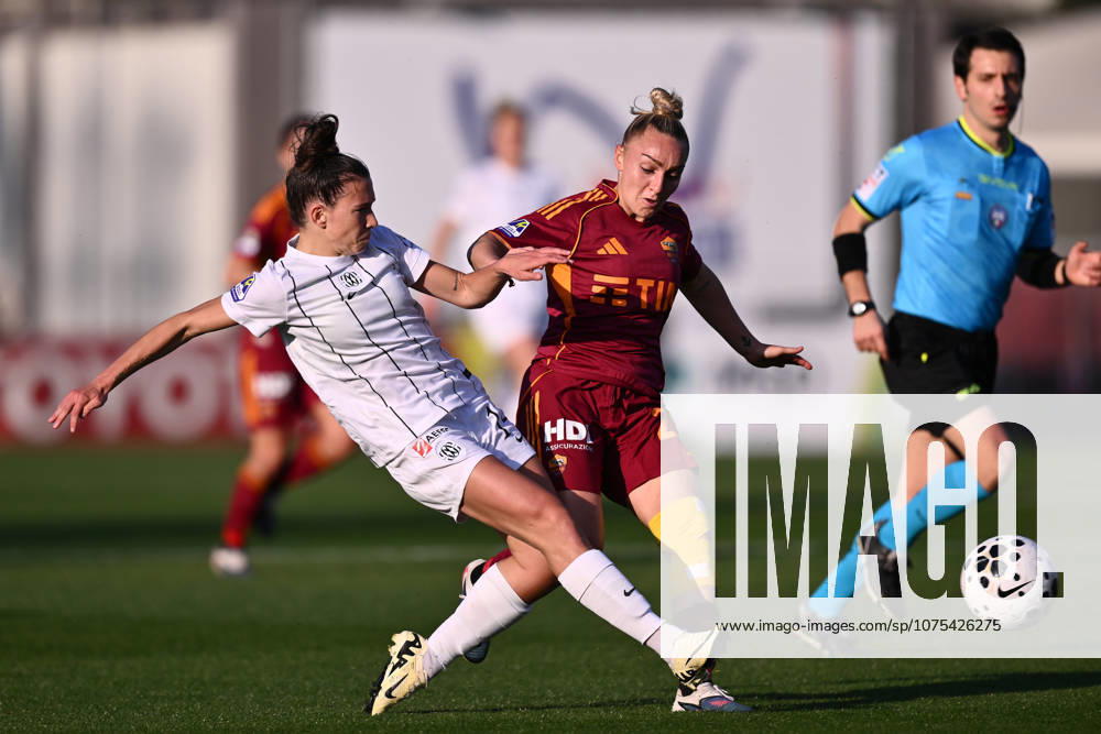 Roma V Como Women - Serie A femminile Chiara Cecotti of Como Women and Giada Greggi of A.S. Roma Femminile are in action during Matchday 18 of the Serie A Women Athora Championship between A.S. Roma and F.C. Como Women at the Tre Fontane Stadium on April 3, 2026, in Rome, Italy. Rome Italy