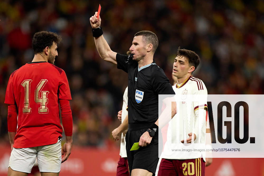 Referee Georgi Kabakov shows red card during an International Friendly, Länderspiel, Nationalmannschaft match between Spain and Egypt at RCDE Stadium on March 31, 2026 in Barcelona, Spain. Spain V Egypt - International Friendly Match - ZUMAr232 20260331_zsp_r232_021