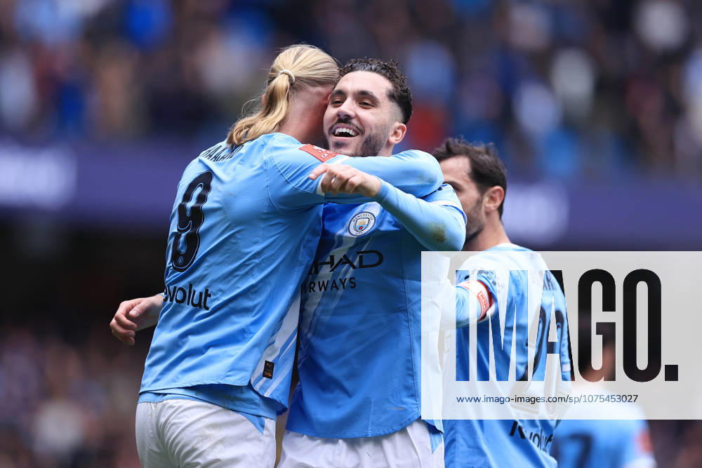 Fußball FA-Cup-Viertelfinale Manchester City gegen Liverpool 4. April 2026 FA-Cup-Viertelfinale Manchester City gegen Liverpool Erling Haaland von Manchester City feiert mit Rayan Cherki von Manchester City nach seinem 2. Tor Foto Simon Stacpoole Offside Manchester UK