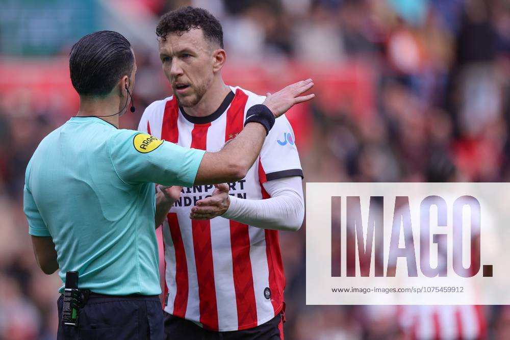 , Philips stadium , season 2025 2026 , Dutch Eredivisie football , match between PSV and FC Utrecht , picture shows Referee Serdar Gozubuyuk and PSV Player Ivan Perisic PSV - Utrecht x202831785x