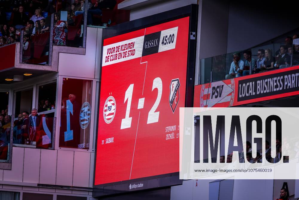 , Philips stadium , season 2025 2026 , Dutch Eredivisie football , match between PSV and FC Utrecht , picture shows score of 1-2 after 45 minutes PSV - Utrecht x202831798x