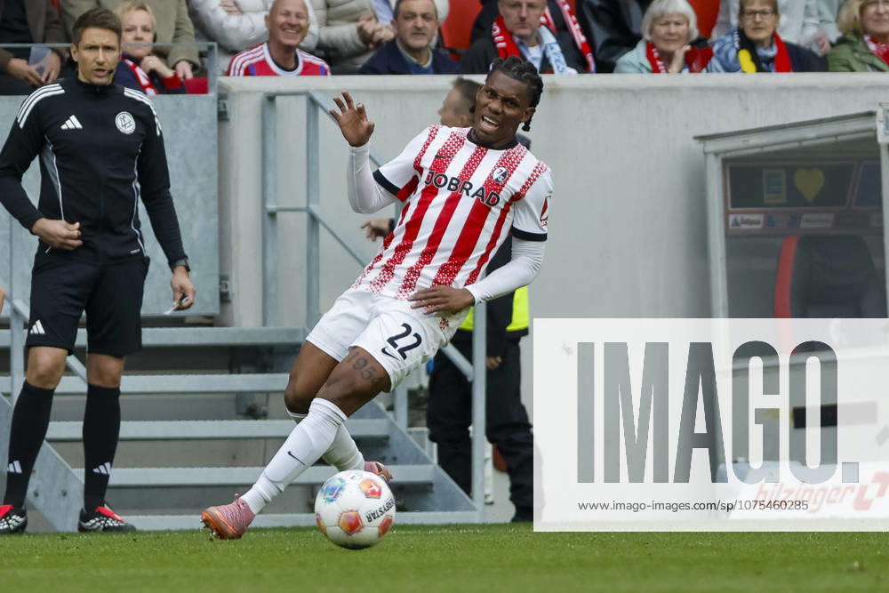 Cyriaque Irie SC Freiburg, 22 on the ball , Germany, Soccer, 1 Bundesliga, 28 Matchday, 2025 2026, SC Freiburg vs FC Bayern Munich, 04 04 2026, Freiburg im Breisgau Europa Park Stadion Hessen Germany