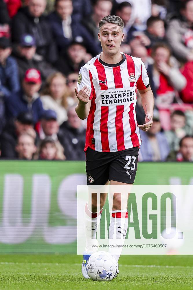 , Philips stadium , season 2025 2026 , Dutch Eredivisie football , match between PSV and FC Utrecht , picture shows , PSV Player Joey Veerman PSV - Utrecht x202832035x