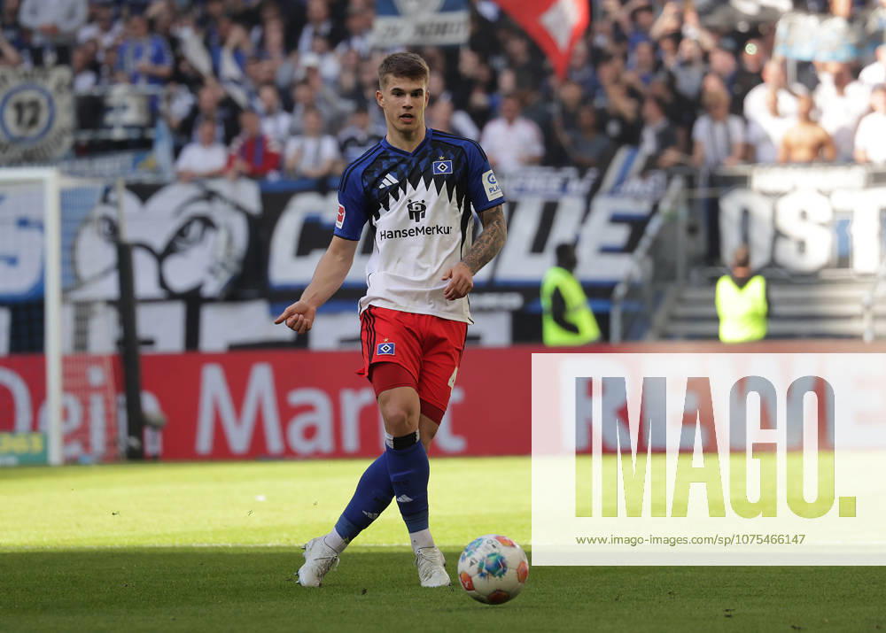 Luka Vuskovic HSV Fussball, Herren, Saison 2025 2026,1 Liga, Volksparkstadion, Hamburger SV vs FC Augsburg, 1 1 DFL REGULATIONS PROHIBIT ANY USE OF PHOTOGRAPHS AS IMAGE SEQUENCES AND OR QUASI VIDEO