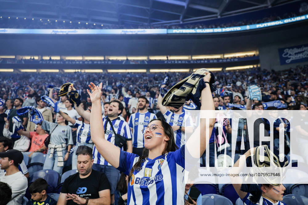 FC Porto fans seen in action during the match between FC Porto and Famalicao at Dragao Stadium. Final Score: FC Porto 2 : 2 Famalicao. Porto Portugal - ZUMAs197 20260404_aaa_s197_099