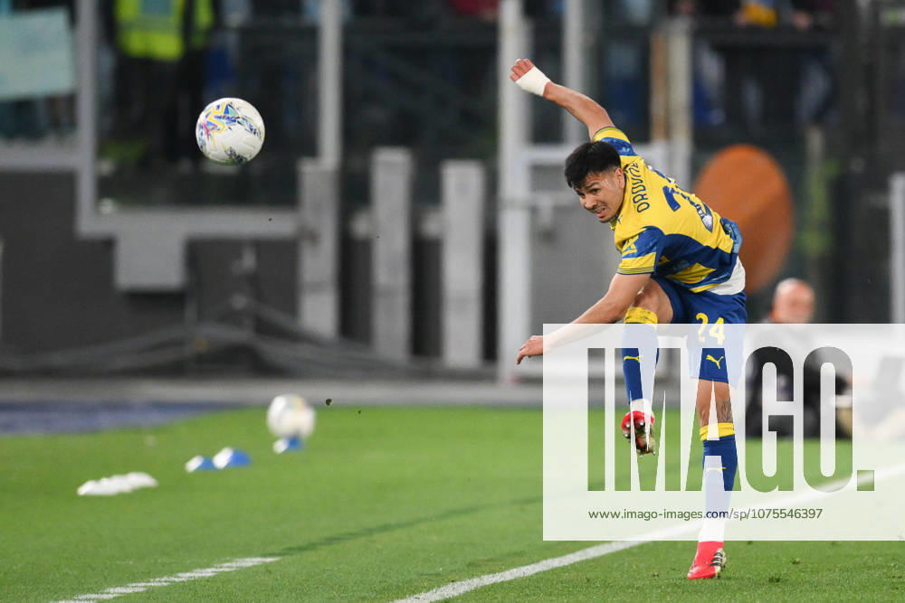 Foto IPP Roberto Ramaccia Roma 4 4 2026 Campionato di Calcio Serie A 2025 2026 Lazio vs Parma Nella foto Christian Ordonez of Parma calcia il pallone Italy Photo Press - World Copyright Roma italy Italia ITALY