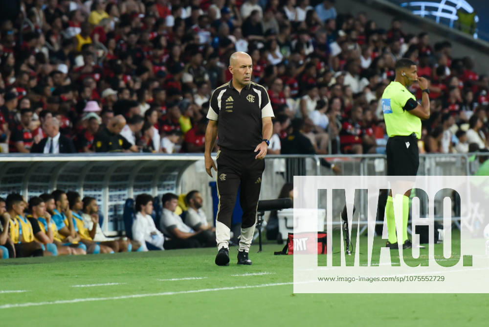 Flamengo x Santos RIO DE JANEIRO, RJ - 05.04.2026: FLAMENGO X SANTOS - Coach Leonardo Jardim during Flamengo x Santos at Maracana stadium for the 10th round of the Brazilian championship, this Sunday (05). (Photo: Carlos Santtos Fotoarena) x2919649x CarlosxSanttos