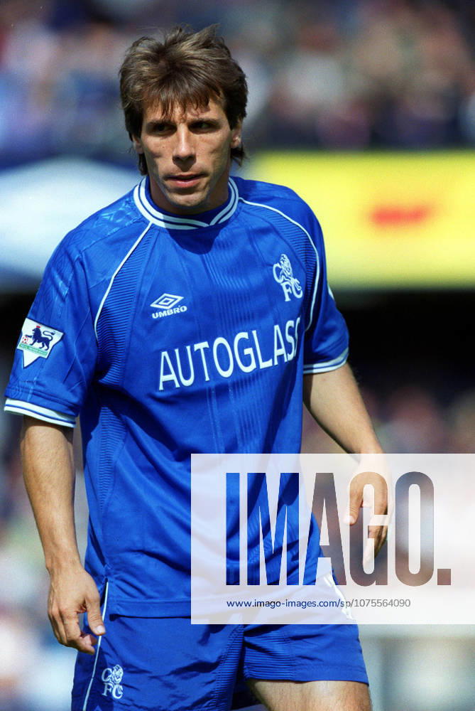 Chelsea V West Ham United, Premier League Gianfranco Zola of Chelsea in action during the Premier League match between Chelsea and West Ham United at Stamford Bridge on August 19, 2000 in London, England. London Stamford Bridge England United Kingdom