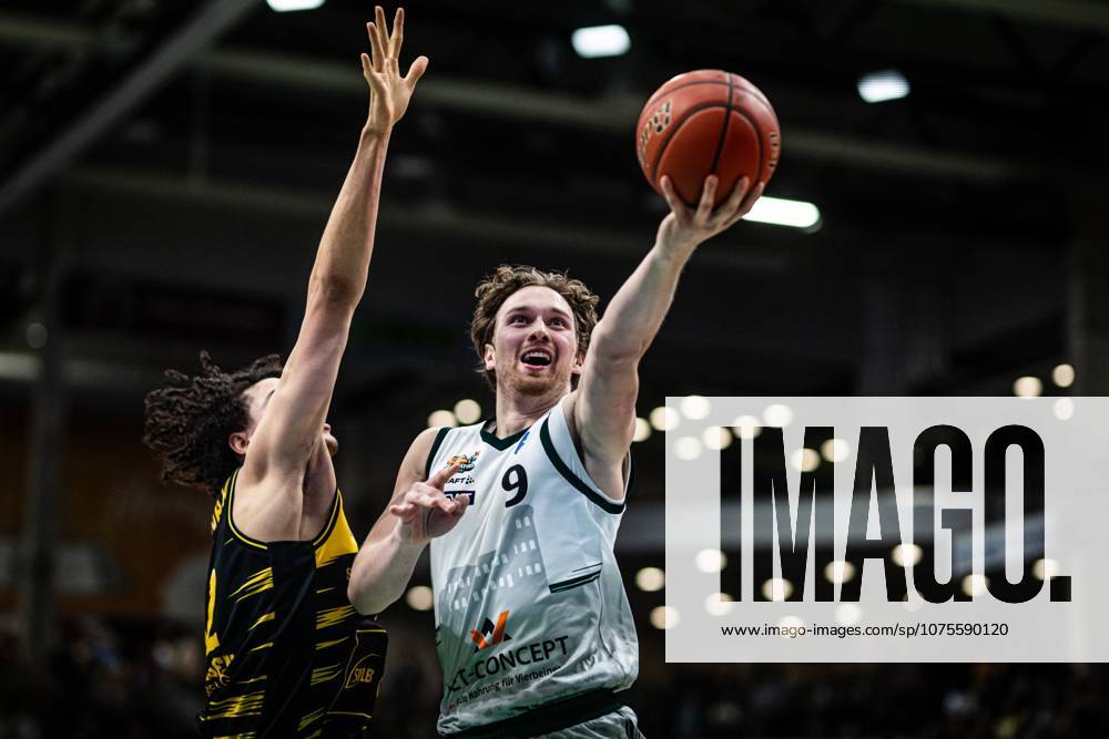 Marco Hollersbacher Gladiators Trier in duel with Lenny Anigbata MHP Riesen Ludwigsburg , Vet Concept Gladiators Trier vs MHP Riesen Ludwigsburg, Basketball, easyCredit BBL, Matchday 28, Season 2025 2026, 06 04 2026 Vet Concept Gladiators Trier vs MHP Riesen Ludwigsburg, Basketball, easyCredit BBL, Matchday 28, Season 2025 2026