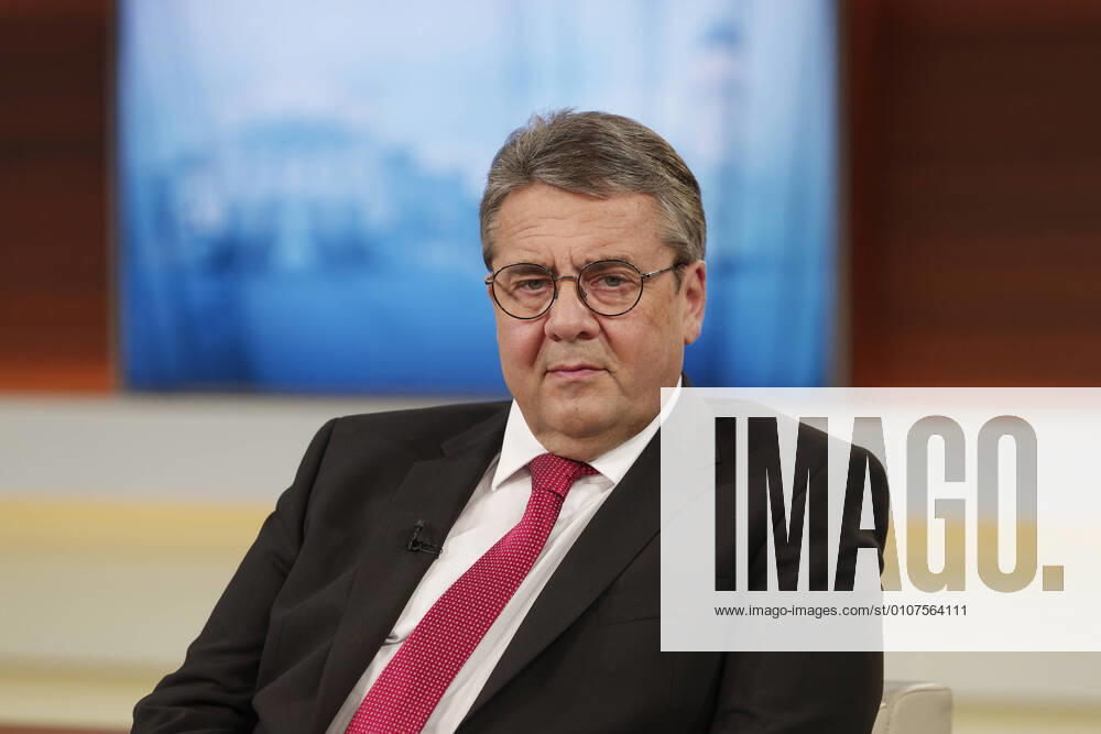 Sigmar Gabriel 2020 12 06, Berlin, Germany Sigmar Gabriel SPD , former Vice Chancellor, Federal Foreign Minister and Minister of Economics a D , guest of Anne Will on First German Television Topic in ARD Politics Talk show Countdown at White House Trum geht was wird was wird