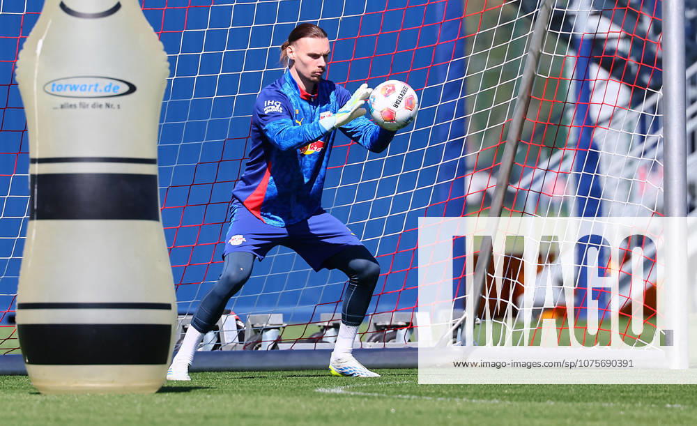 RB Leipzig Training Bundesliga Leipzig, 07 04 2026, Training Center Cottaweg, Soccer Bundesliga , RB Leipzig Training , In the picture goalkeeper Maarten Vandevoordt 26, RB Leipzig , Picture Point