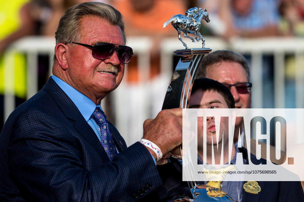 Aug. 16, 2014 - Arlington Heights, IL, U.S. - AUG 16, 2014: Hardest Core owner Andrew Bentley (right) and Mike Ditka after winning the Arlington Million at Arlington International Race Track in Arlington Heights, IL. Jon Durr ESW Cal Media