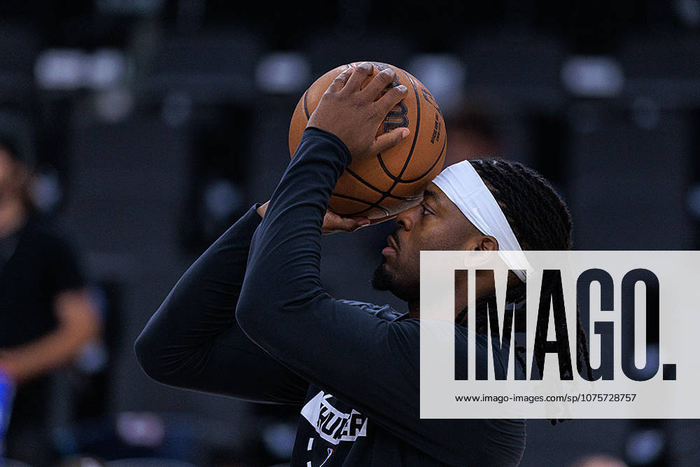 Luguentz Dort 5 of the Oklahoma City Thunder during warmups before a regular season NBA, Basketball Herren, USA game against the Los Angeles Clippers on Wednesday April 8, 2026 at Intuit Dome Arena in Inglewood, California. JAVIER ROJAS PI Inglewood USA - ZUMAp124 20260408_zaa_p124_003