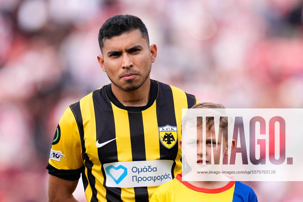 Orbelin Pineda of AEK Athens FC looks on during the UEFA Conference League 2025 26 Quarter-finals First Leg match between Rayo Vallecano and AEK Athens FC at Estadio de Vallecas on April 09, 2026, in Madrid, Spain. Madrid Spain - ZUMAa181 20260409_zaa_a181_238