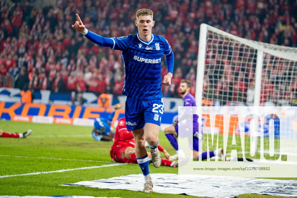 Gisli Thordarson (23) celebrating seen during PKO Ekstraklasa 25 26 game between teams of Widzew Lodz and Lech Poznan (Kazimierz Koper Ball Raw Images) Lodz Stadion Miejski Widzewa - Serce Lodzi Poland