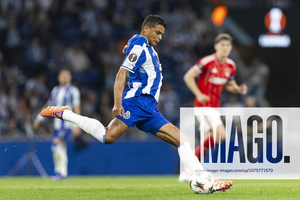 FC Porto v Nottingham Forest FC - UEFA Europa League 2025 26 Quarter-Final First Leg Thiago Silva plays in the UEFA Europa League 2025 26 quarter-finals first leg match between FC Porto and Nottingham Forest at the Estadio do Dragao in Porto, Portugal, on April 9, 2026. Braga Porto Portugal