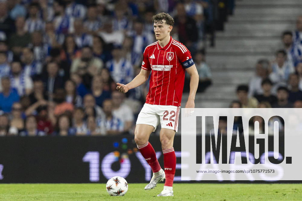 FC Porto v Nottingham Forest FC - UEFA Europa League 2025 26 Quarter-Final First Leg Ryan Yates participates in the UEFA Europa League 2025 26 quarter-finals first leg match between FC Porto and Nottingham Forest at the Estadio do Dragao in Porto, Portugal, on April 9, 2026. Braga Porto Portugal
