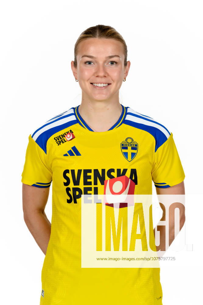 Beata Olsson of the Swedish women s national football team poses for a portrait on April 9, 2026 in Gothenburg Photo Carl Sandin BILDBYRAN code CS CS0925 fotboll football soccer fotball porträtt portraits sverige sweden dam bbeng