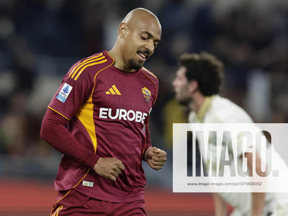 CALCIO - Serie A - AS Roma vs Pisa SC Roma s Dutch midfielder Donyell Malen celebrates after scoring a goal of 2-0 during the Serie A football match between AS Roma vs Pisa at the Olimpico Stadium in Rome, Italy on April 10, 2026. Rome Italy