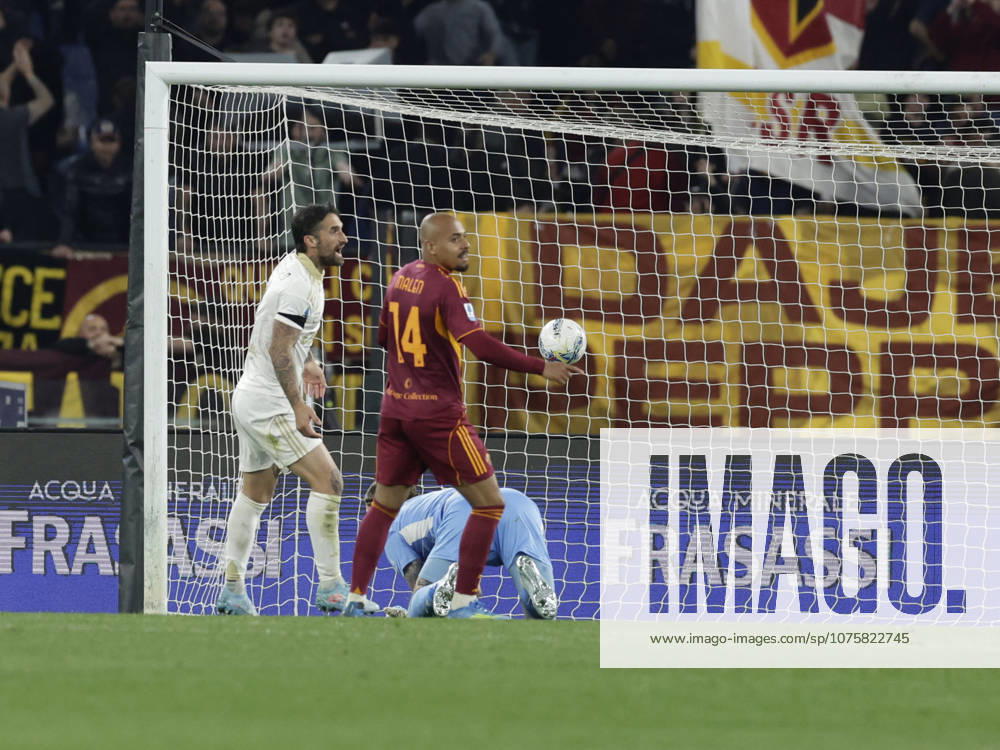 CALCIO - Serie A - AS Roma vs Pisa SC Roma s Dutch midfielder Donyell Malen scores against Pisa goal of 3-0 during the Serie A football match between AS Roma vs Pisa at the Olimpico Stadium in Rome, Italy on April 10, 2026. Rome Italy