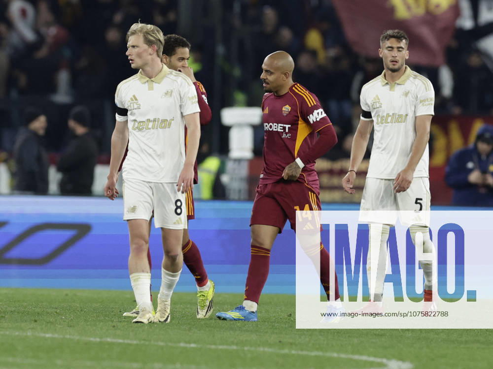 CALCIO - Serie A - AS Roma vs Pisa SC Roma s Dutch midfielder Donyell Malen celebrates after scoring a goal of 3-0 during the Serie A football match between AS Roma vs Pisa at the Olimpico Stadium in Rome, Italy on April 10, 2026. Rome Italy