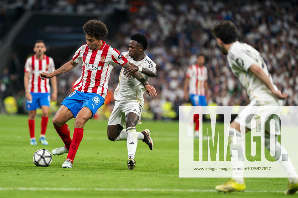 REAL MADRID CF v GIRONA. LA LIGA 2025 2026. ROUND 31. REAL MADRID CF v GIRONA FC. LA LIGA 2025 2026. ROUND 31. Real Madrid CFÂ s Vinicius Junior (r) and Girona FCÂ s Witsel (l) during La Liga match. April 10, 2026 (ALTERPHOTOS Tomas Garrido) MadridSpain