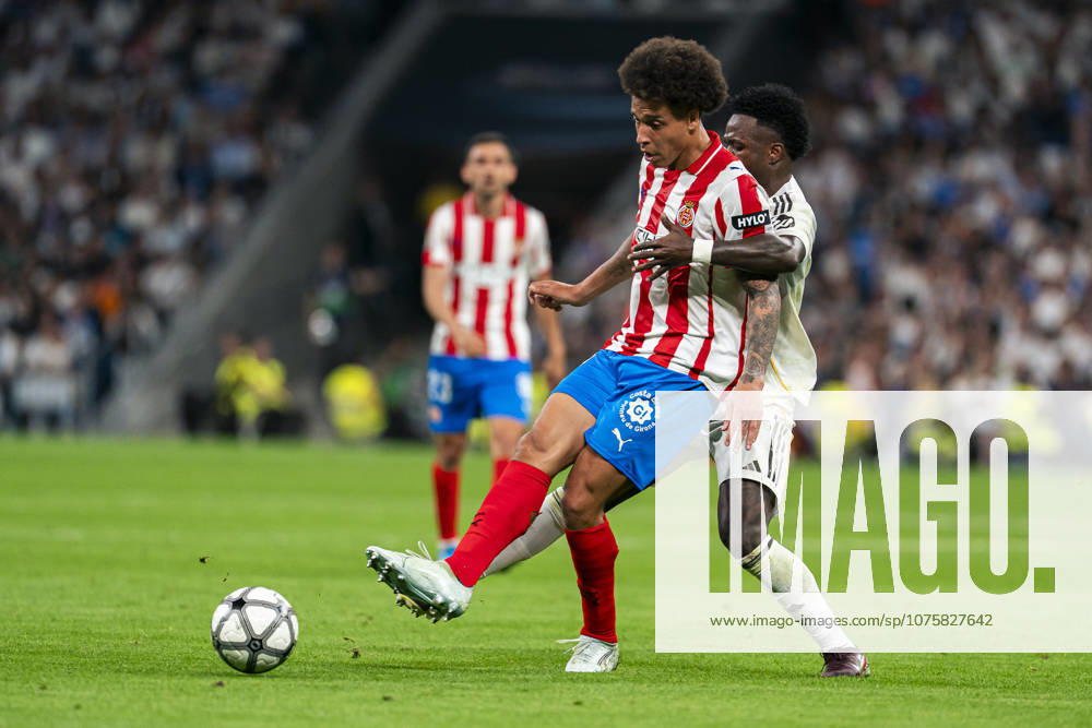 REAL MADRID CF v GIRONA. LA LIGA 2025 2026. ROUND 31. REAL MADRID CF v GIRONA FC. LA LIGA 2025 2026. ROUND 31. Real Madrid CFÂ s Vinicius Junior (r) and Girona FCÂ s Witsel (l) during La Liga match. April 10, 2026 (ALTERPHOTOS Tomas Garrido) MadridSpain