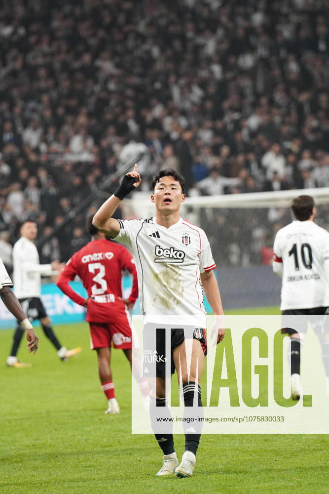 Hyun-Gyu Oh (9) of Besiktas celebrates after scoring the fourth goal of his team with teammates during the Trendyol Süper Lig match between Besiktas JK and Antalyaspor at Tupras Stadium on April 10, 2026 in Istanbul, Turkey. (Photo by SeskimPhoto ) Besiktas v Antalyaspor - Turkish Super League