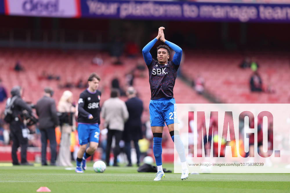11th April 2026; Emirates Stadium, London, England; Premier League Football, Arsenal versus Bournemouth; James Hill of Bournemouth applauding the fans as he warms up ahead of kick-off KatiexChan