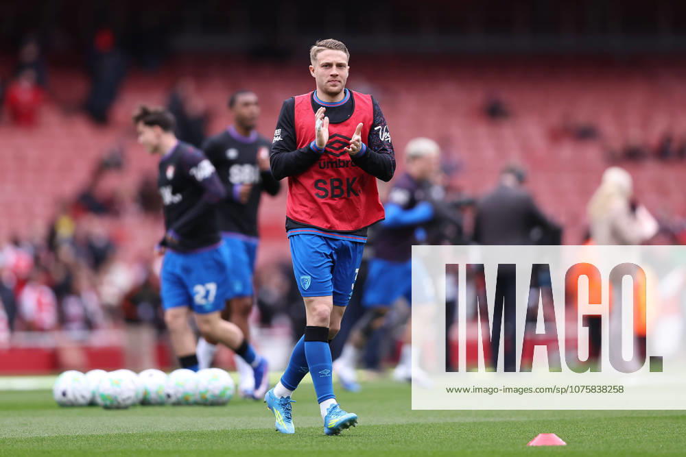 11th April 2026; Emirates Stadium, London, England; Premier League Football, Arsenal versus Bournemouth; Adrien Truffert of Bournemouth applauding the fans as he warms up ahead of kick-off KatiexChan