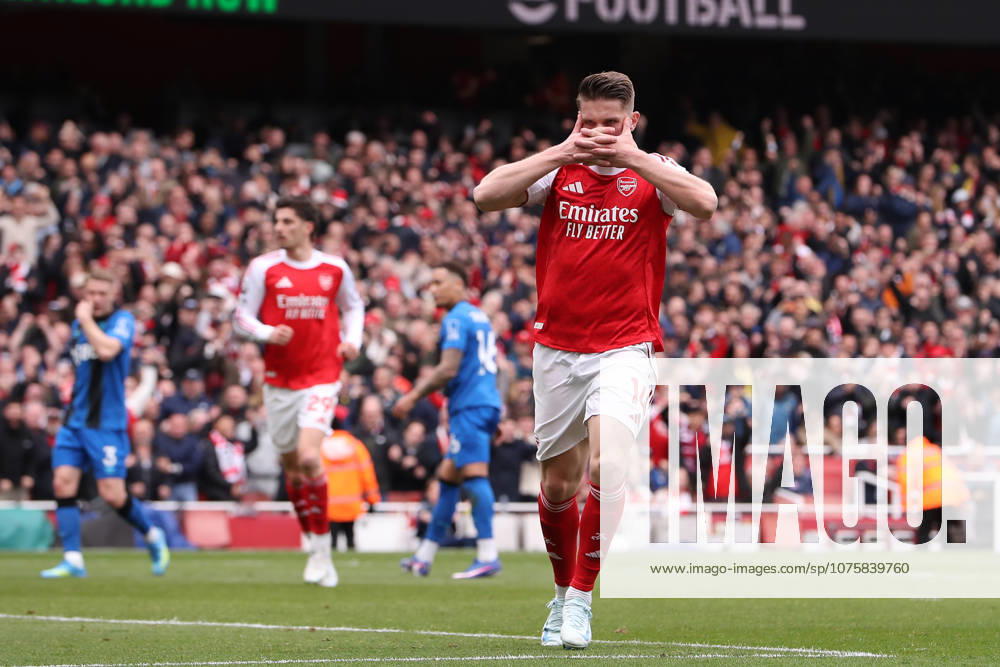 11th April 2026; Emirates Stadium, London, England; Premier League Football, Arsenal versus Bournemouth; Viktor Gyokeres of Arsenal celebrates his goal from a penalty kick in the 35th minute for 1-1 KatiexChan