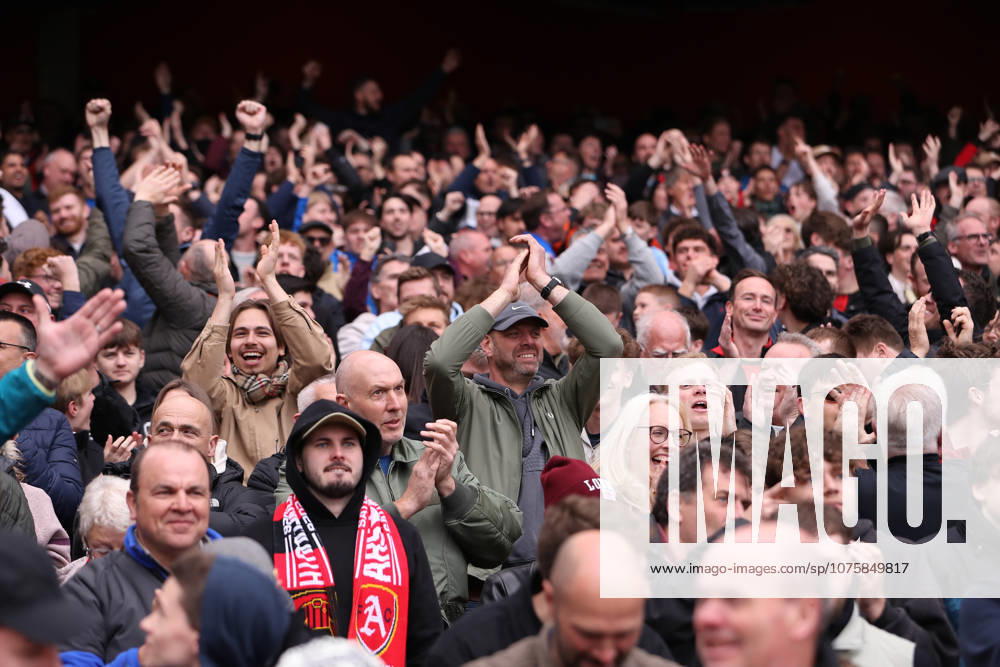 11th April 2026; Emirates Stadium, London, England; Premier League Football, Arsenal versus Bournemouth; Bournemouth fans celebrate a Bournemouth goal KatiexChan