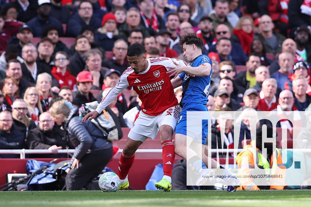 11th April 2026; Emirates Stadium, London, England; Premier League Football, Arsenal versus Bournemouth; William Saliba of Arsenal holds onto the ball under pressure from Alex Toth of Bournemouth KatiexChan