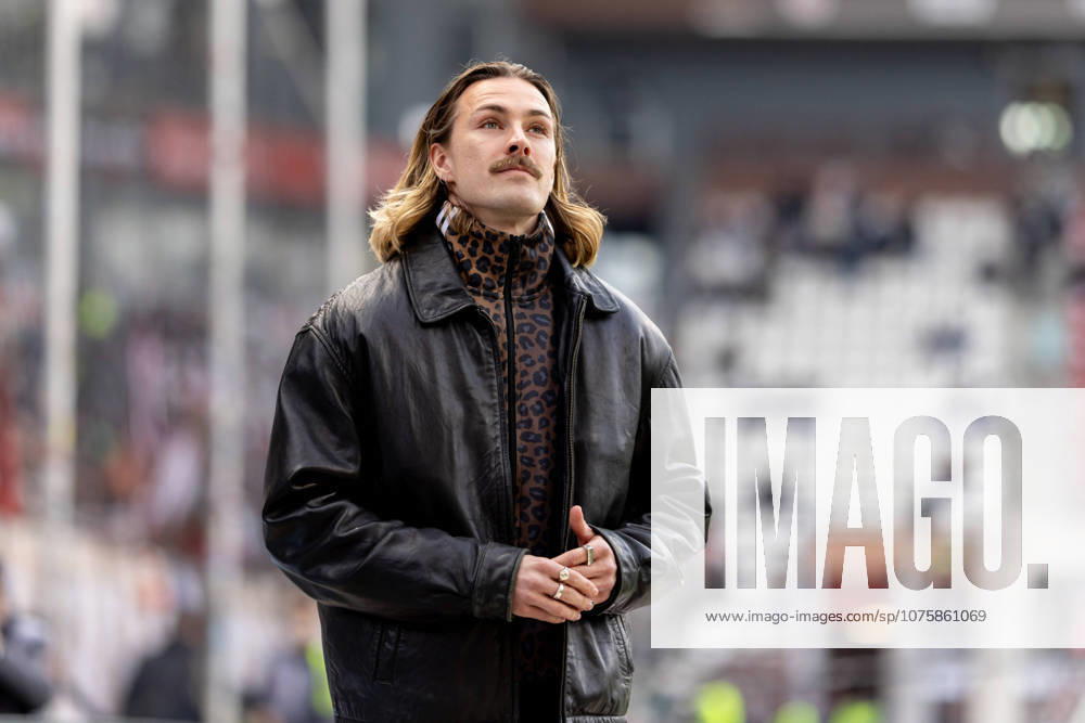 Soccer, 1 Bundesliga 2025 26, FC St Pauli FC Bayern Munich Jackson Irvine FC St Pauli, 7 DFL REGULATIONS PROHIBIT ANY USE OF PHOTOGRAPHS AS IMAGE SEQUENCES AND OR QUASI VIDEO