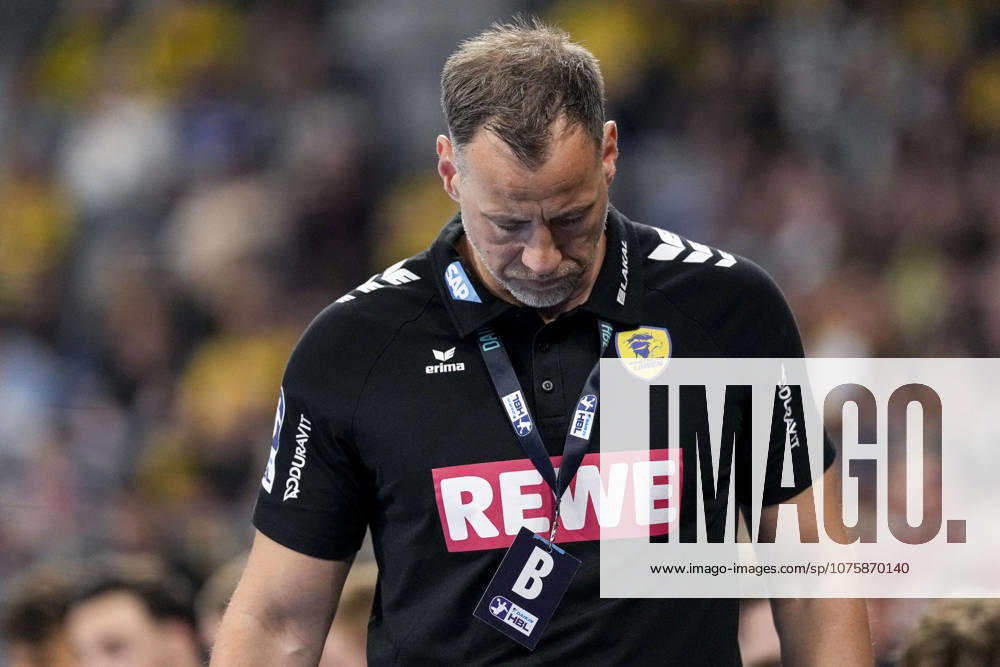 Maik Machulla coach, head coach, RNL , single picture, single photo, action, action, looking disappointed, disappointment, frustration, disappointed, pessimistic, 11 04 2026, Mannheim Germany , Handball, Bundesliga, Rhein Neckar Löwen SG Flensburg Handewitt